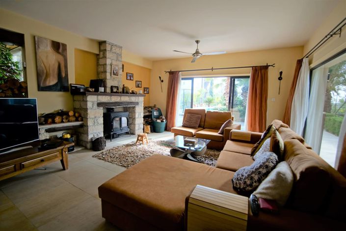 Image No.8-5 Bed House for sale