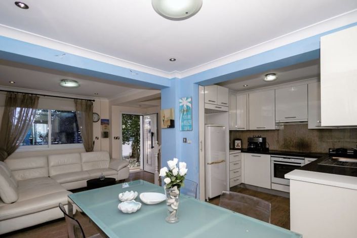 Image No.8-4 Bed House for sale