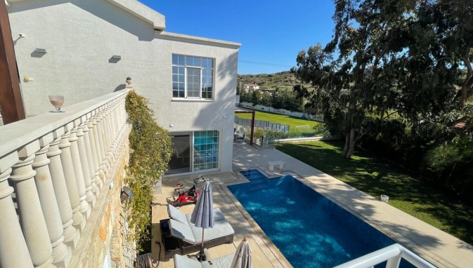 Image No.1-5 Bed House for sale