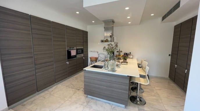 Image No.7-5 Bed House for sale