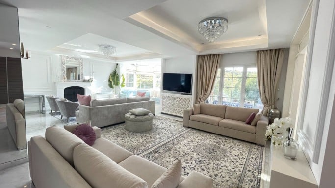 Image No.9-5 Bed House for sale