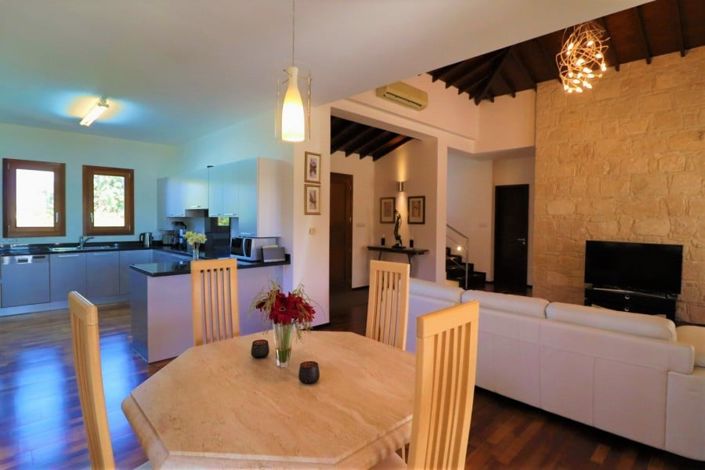 Image No.10-4 Bed House for sale