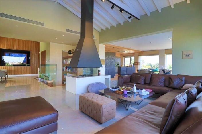 Image No.2-4 Bed House for sale