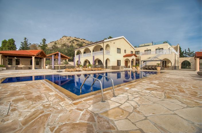 Image No.2-8 Bed House for sale