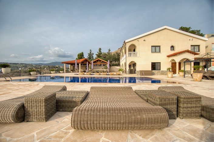 Image No.3-8 Bed House for sale