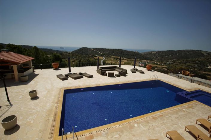 Image No.5-8 Bed House for sale