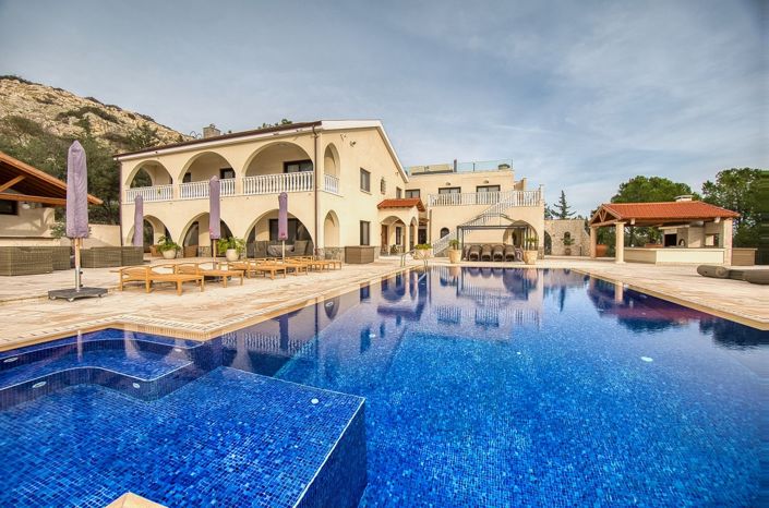 Image No.7-8 Bed House for sale