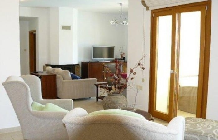 Image No.5-6 Bed House for sale