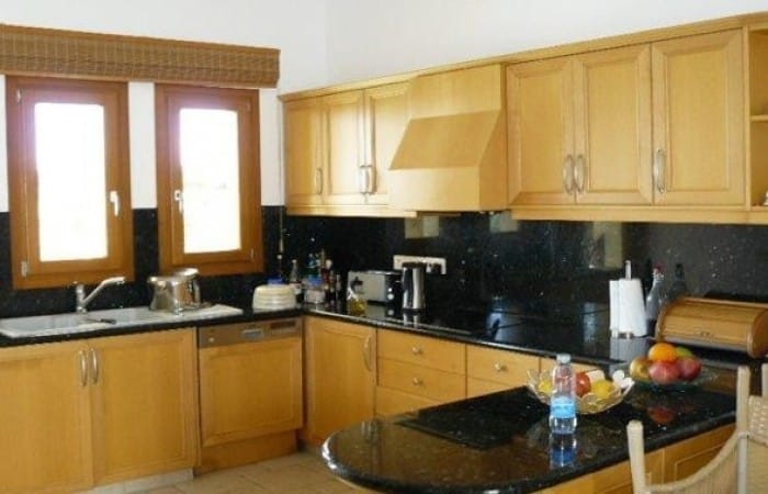 Image No.8-6 Bed House for sale