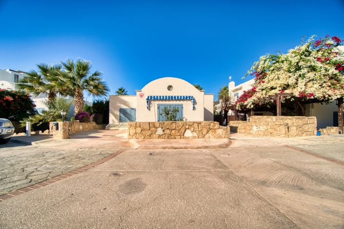 Image No.3-4 Bed House for sale