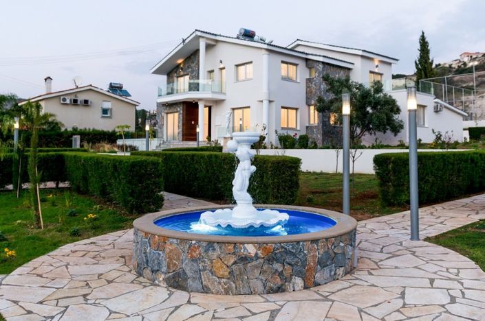 Image No.1-5 Bed House for sale