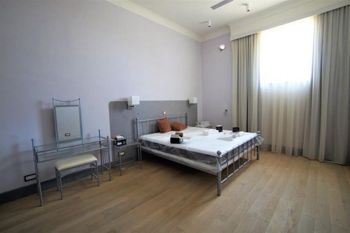 Image No.7-8 Bed House for sale