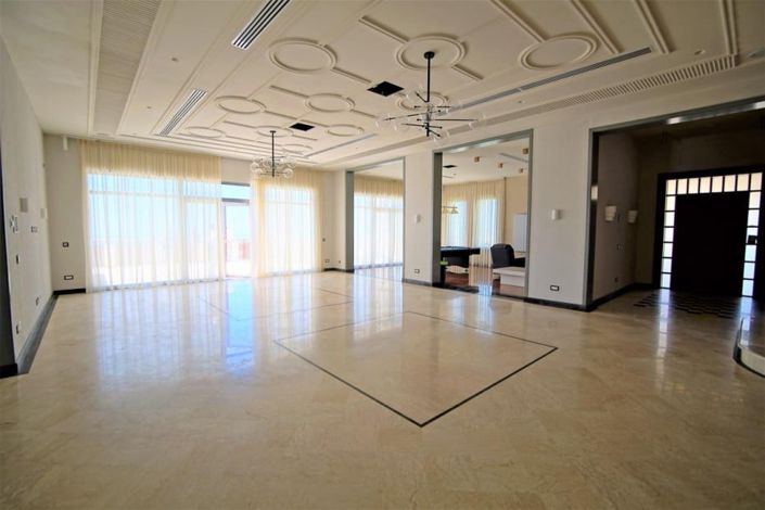 Image No.8-8 Bed House for sale