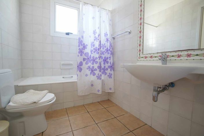 Image No.8-2 Bed House for sale