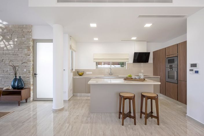 Image No.1-5 Bed House for sale