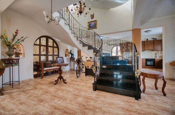 Image No.3-4 Bed House for sale