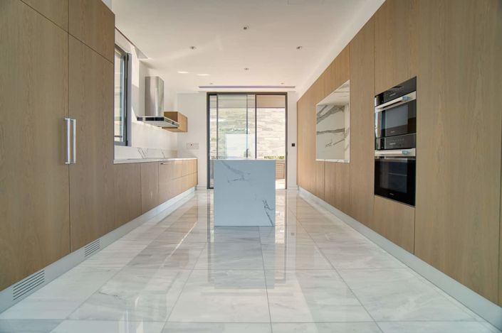 Image No.8-4 Bed House for sale