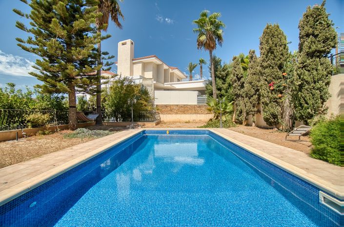 Image No.3-Maison de 4 chambres à vendre à Agios Tychonas