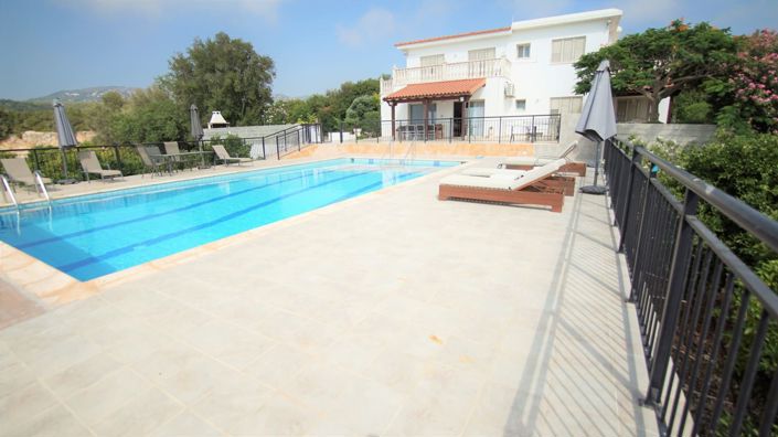 Image No.6-5 Bed House for sale