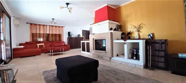 Image No.4-2 Bed House for sale