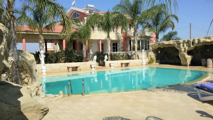 Image No.1-4 Bed House for sale