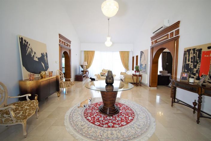 Image No.6-5 Bed House for sale