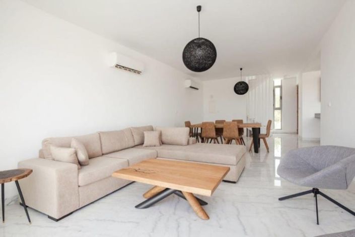 Image No.6-3 Bed House for sale