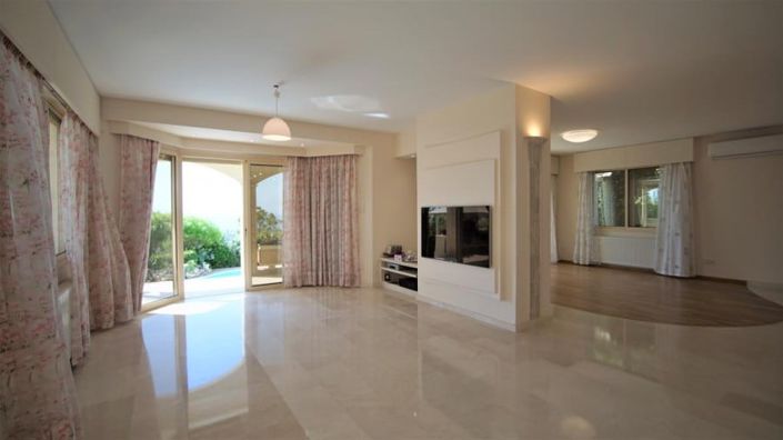 Image No.10-Maison de 5 chambres à vendre à Agios Tychonas