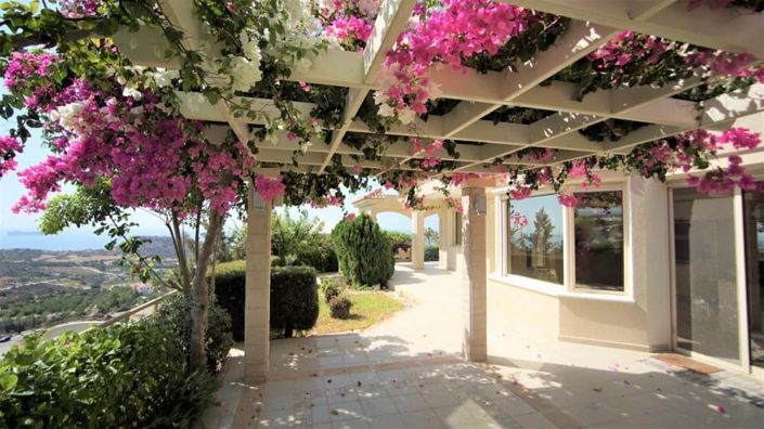 Image No.2-Maison de 5 chambres à vendre à Agios Tychonas