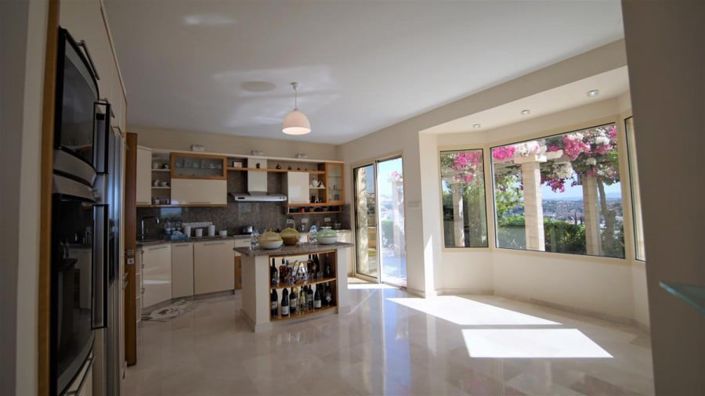 Image No.4-Maison de 5 chambres à vendre à Agios Tychonas