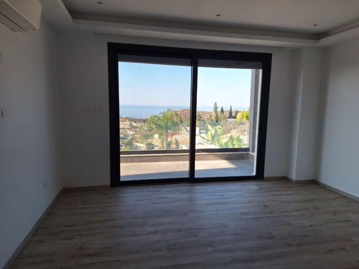 Image No.9-4 Bed House for sale