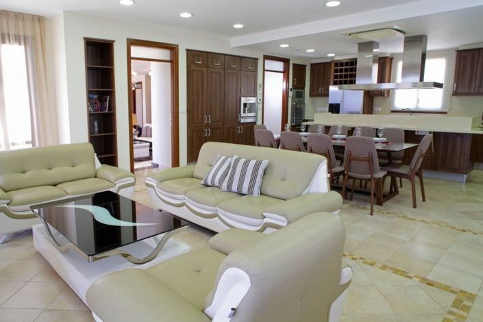 Image No.7-5 Bed House for sale