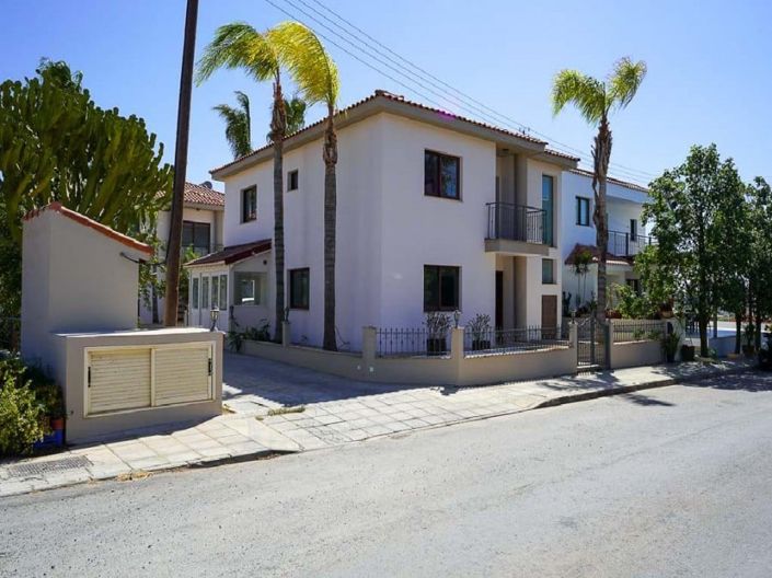 Image No.1-3 Bed House for sale