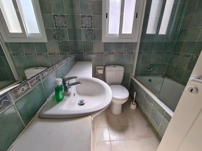 Image No.9-5 Bed House for sale