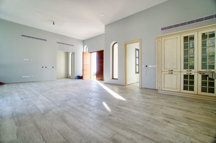 Image No.10-3 Bed House for sale