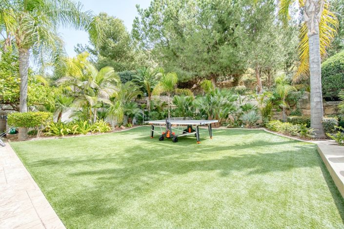 Image No.2-4 Bed House for sale