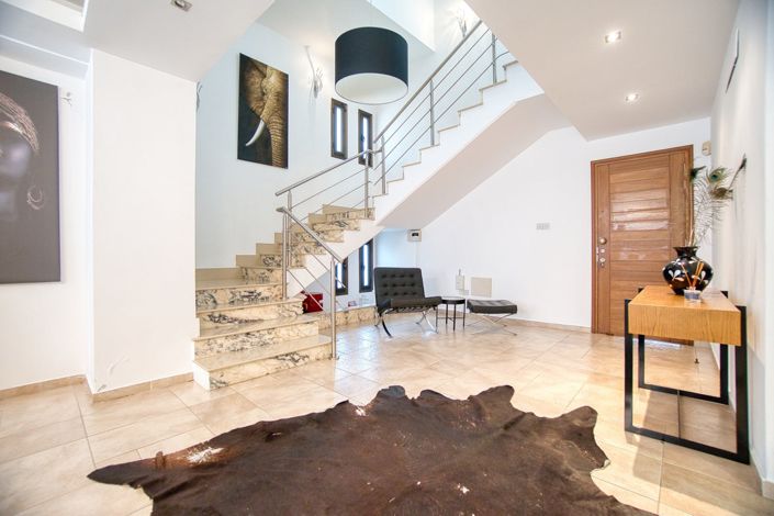 Image No.6-4 Bed House for sale