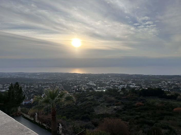 Image No.2-5 Bed House for sale