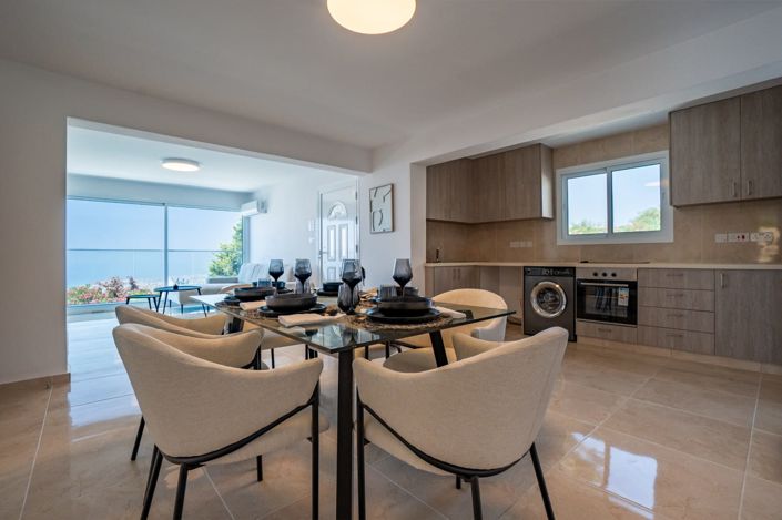 Image No.8-5 Bed House for sale