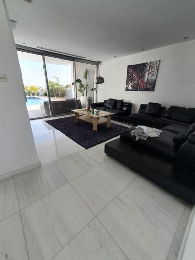 Image No.3-5 Bed House for sale