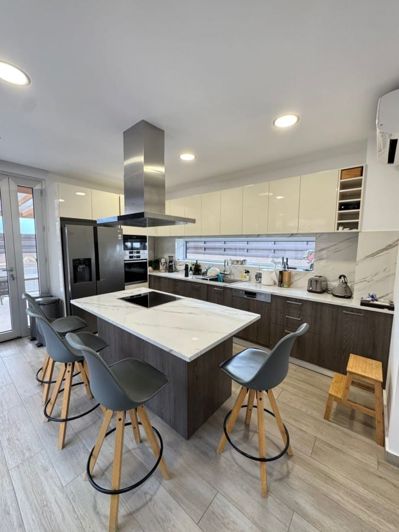 Image No.1-4 Bed House for sale
