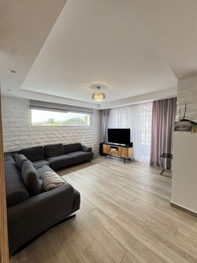 Image No.9-4 Bed House for sale