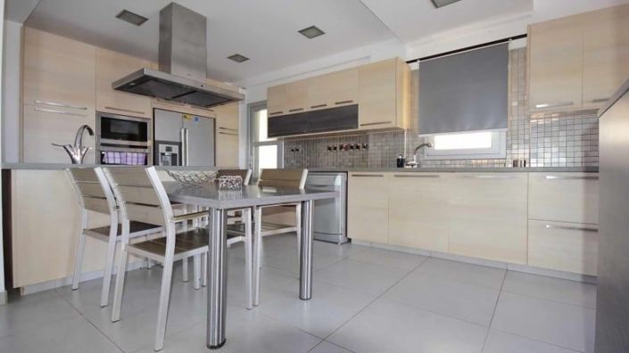 Image No.3-4 Bed House for sale