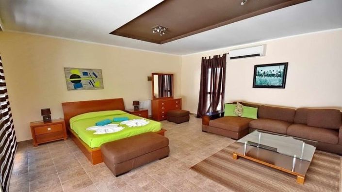 Image No.6-4 Bed House for sale