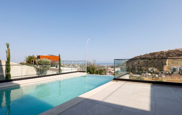 Image No.1-5 Bed House for sale