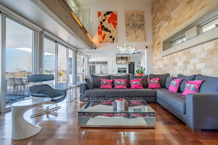 Image No.2-5 Bed House for sale