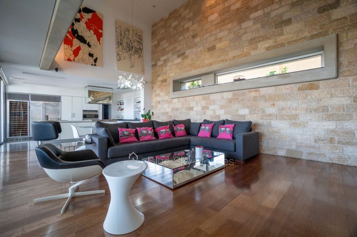 Image No.3-5 Bed House for sale