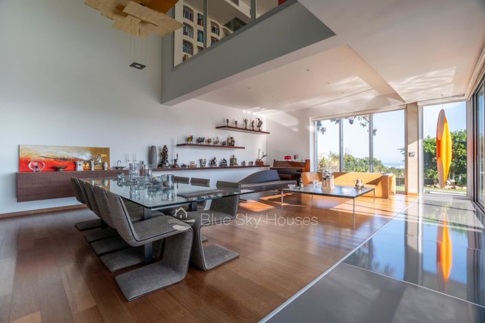 Image No.8-5 Bed House for sale