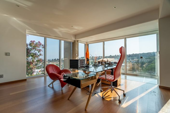 Image No.9-5 Bed House for sale