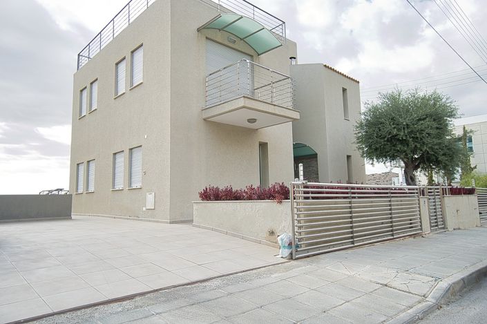 Image No.1-5 Bed House for sale